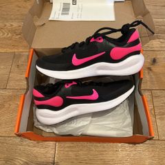 Nike Revolution 7/ Black/Pink