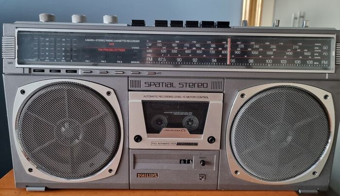 Vintage Philips Spatial stereo Radio D8419/00, works perfect.