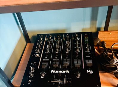 Numark M6 Mixer