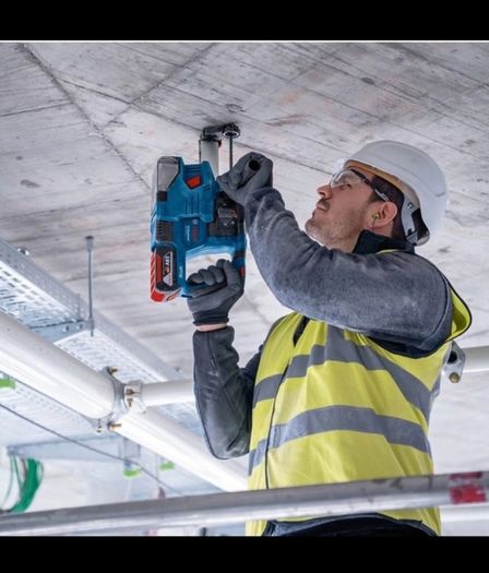 Bosch GBH 18V-22 SDS-Plus & Bosch GDE 18V-12 Dust Extractor