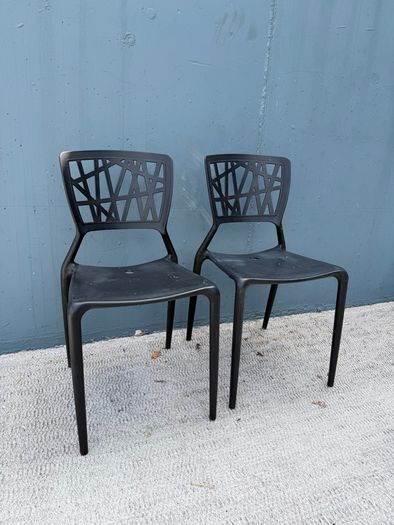 Set of 4 Black Modern Plastic Dining/ Stacking Chairs