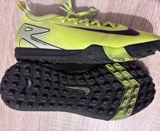 Nike Air Zoom Football boots/Astro trainers UK4