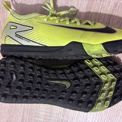 Nike Air Zoom Football boots/Astro trainers UK4