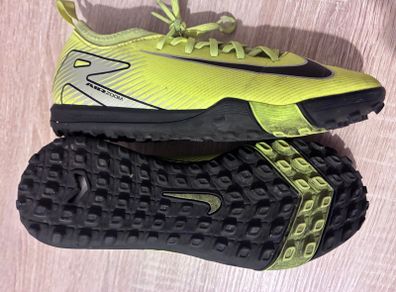 Nike Air Zoom Football boots/Astro trainers UK4
