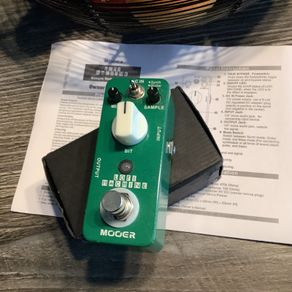 MOOER LoFi Distortion Machine mini effects pedal