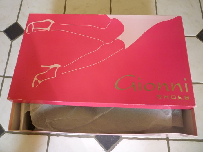 Gionni rustic brown leather boots Size Uk 6 Eu 39 with original box Immaculate. Euro 125 new
