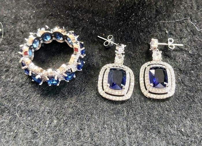 Beautiful set earrings and ring