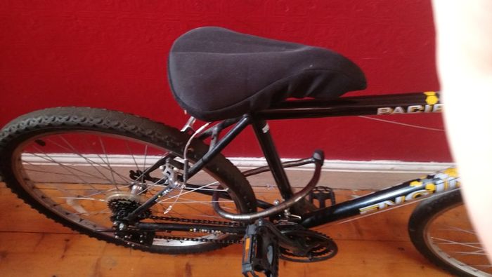 Bike with accessories + 2 new extra inner tubes check photos