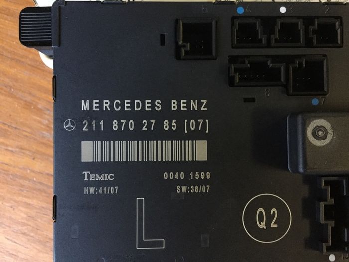 Mercedes Door Control Unit (E211)