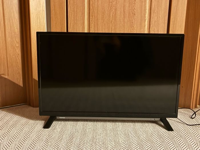 Toshiba tv great working condition 32 inch