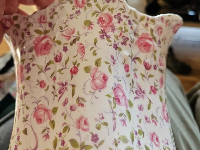 St.George China vase needs small repair