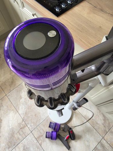 Dyson V11 Absolute Cordless Vacuum + Freestanding Dok Stand, Extra Filters & Spare Motor