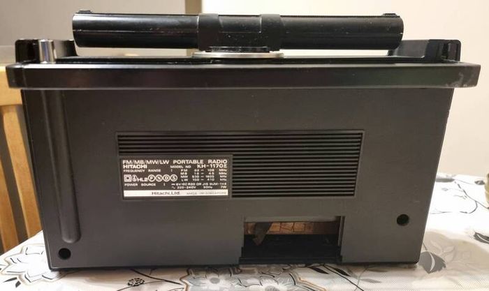 Multi Band Radio Working Hitachi KH-1170E, sale as parts, need service, working.
