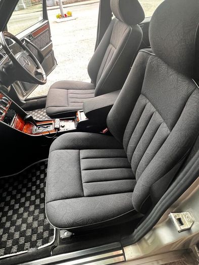 Mercedes-Benz E-Class 1993