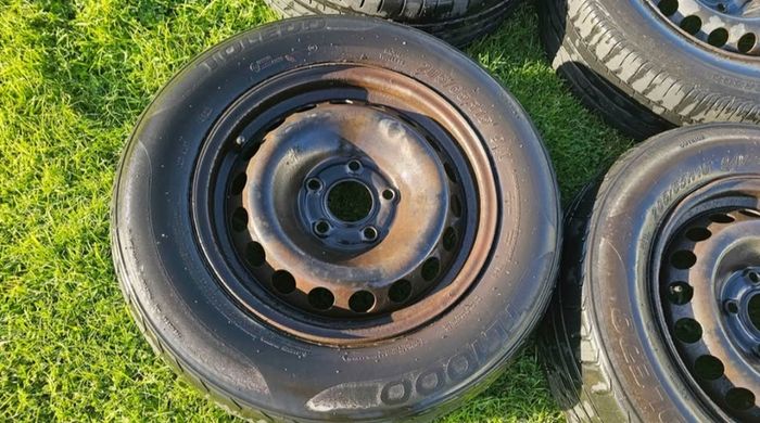 Set of 4 Steel Wheels (with hubcaps) 5x114.3