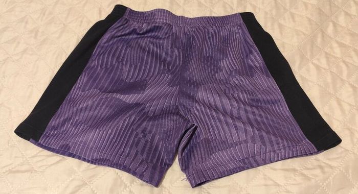 Liverpool F.C. Boy's Football Kit. Age 6