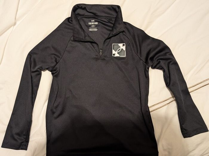 Kids Under Armour top