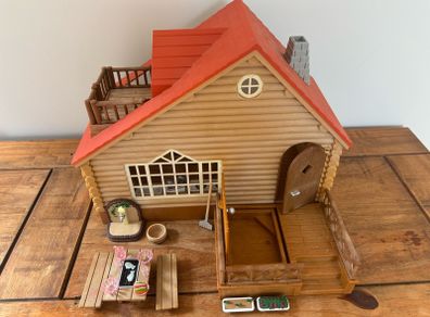 Sylvanian Log cabin & extra accessories!