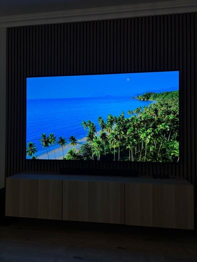 Samsung 77 inch OLED 4K Smart TV. Excellent Picture Quality. Only 1 year old.