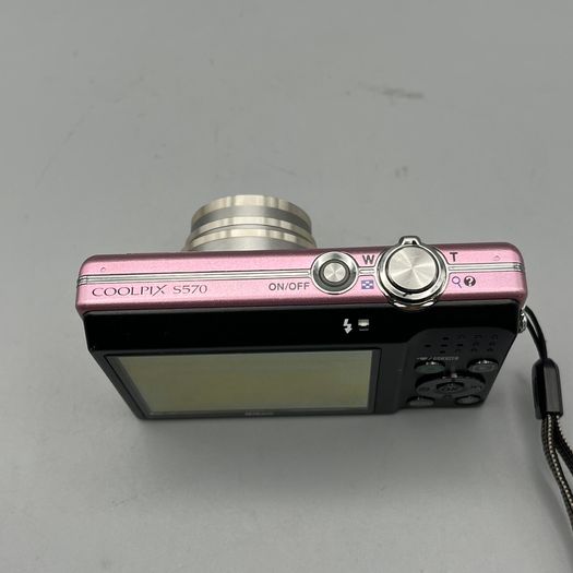 Nikon Coolpix S570 12MP Digital Camera Pink - Full Kit