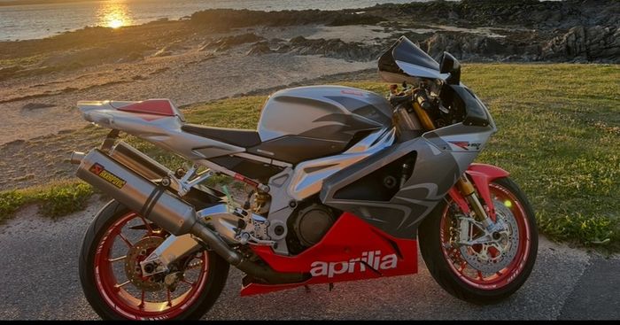 Aprilia RSV1000/ Rv60