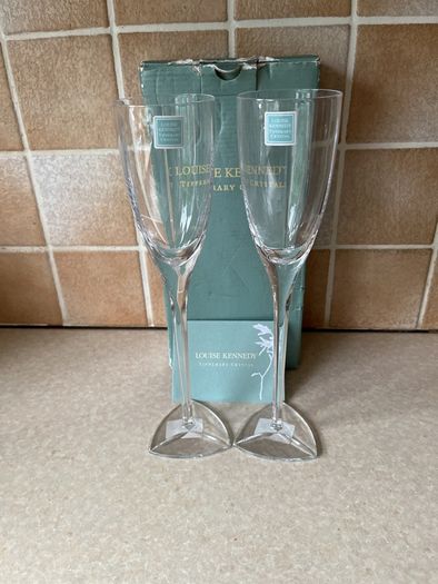 Louise Kennedy Pair Tri Star Champagne Flutes Tipperary Crystal Unused in Original abox