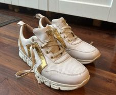 Versace trainers EU40