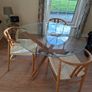 Table and chairs Image 3