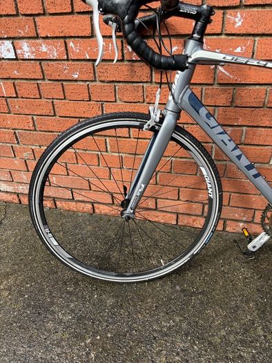 giant defy road bike