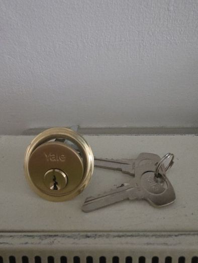 Yale Replacement Brass Rim Cylinder with 2 keys