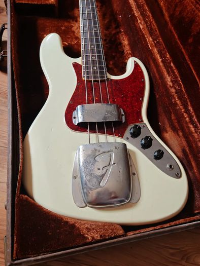 Vintage 1966 Fender Jazz Bass