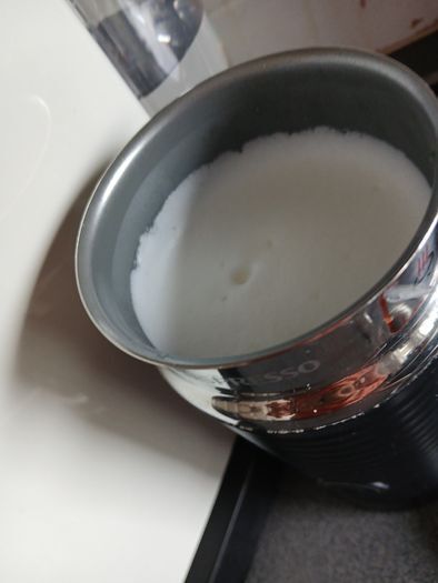 Nespresso Citiz capsule coffee machine & Milk frother