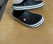 crocs