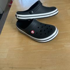 crocs