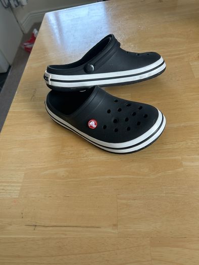 crocs