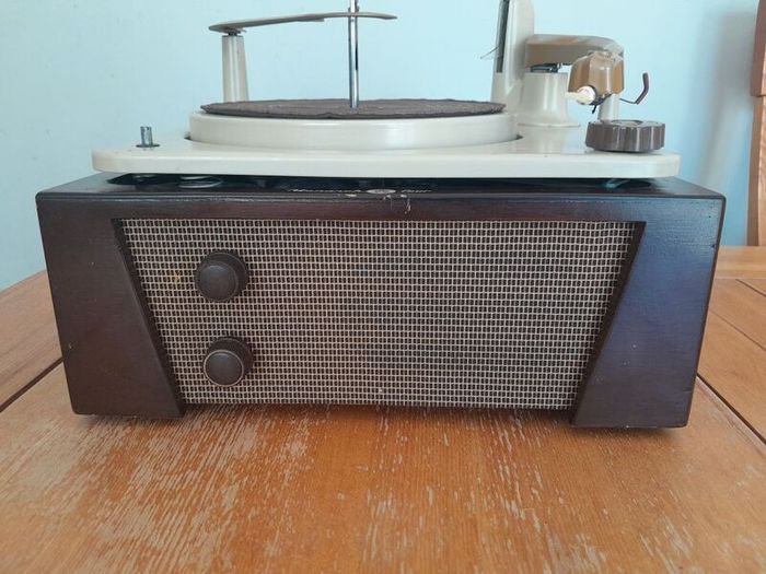 Monarch Four Record Player, 1950's, vintage, antique, collectable, 50's, display, curio.