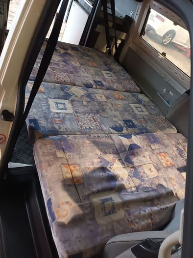 Rock'n'roll bed with seatbelts