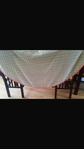 Cotton floral round tablecloth 160cm diameter new and in excellent condition with no issues FREE STANDARD POSTAGE INCLUDED