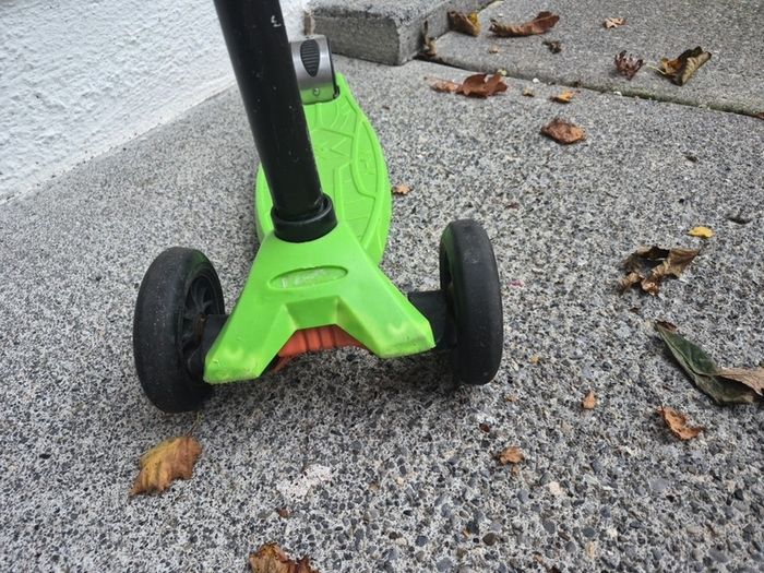 Micro Maxi 3 wheeled kids scooter