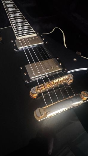 Black Gibson Epiphone