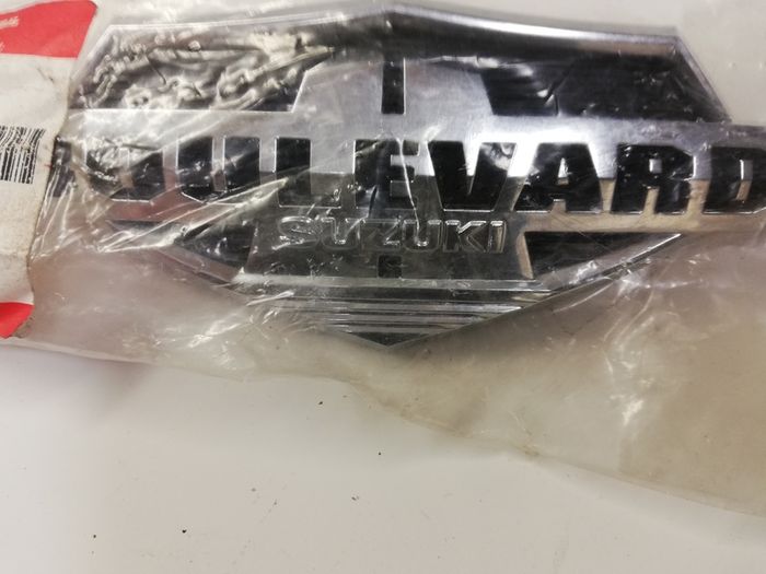Suzuki VL800 Boulevard Tank badge