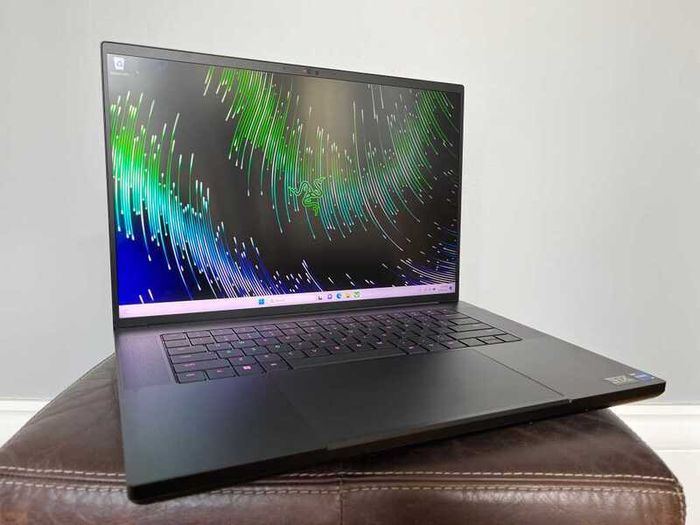 Razer Blade 16 (RTX 4090, Dual Mini-LED) - High-End Gaming Laptop