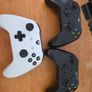 xbox one 500gb bundle, 3 controllers and games Image 3
