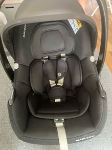 Maxi-cosi car seat and Iso-fix base