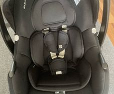 Maxi-cosi car seat and Iso-fix base