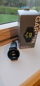 Garmin Vivoactive 5 with box, cable and black strap