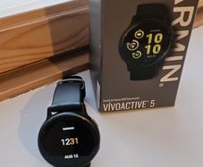 Garmin Vivoactive 5 with box, cable and black strap