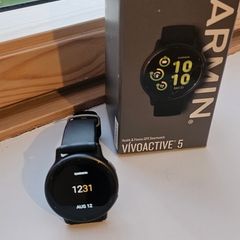 Garmin Vivoactive 5 with box, cable and black strap