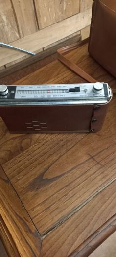 Vintage Gitem radio in good working order