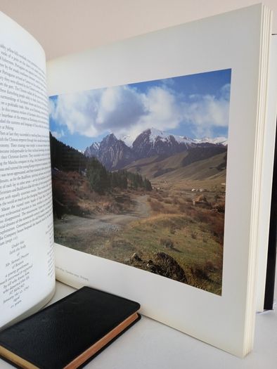 All Under Heaven: The Chinese World by Eliot and Jonathan Porter (GT581)